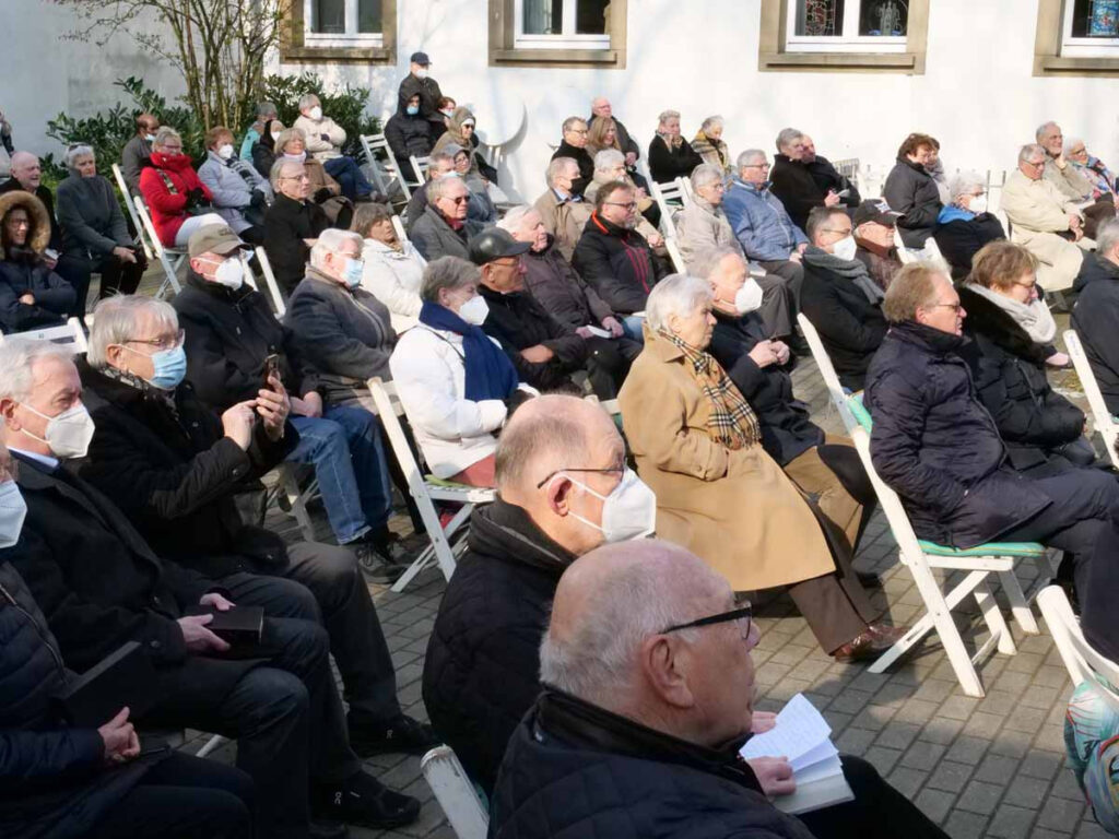 Mehr als 100 Werner Bürgerinnen und Bürger kamen zum Abschiedsgottesdienst von Pater Romuald. Foto: Anke Barbara Schwarze
