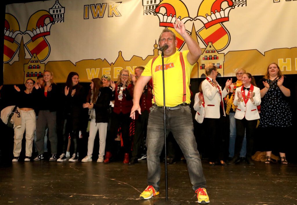 Sorgte mit Partyschlagern für Stimmung: „Partykanone Ecki“. Foto: Volkmer