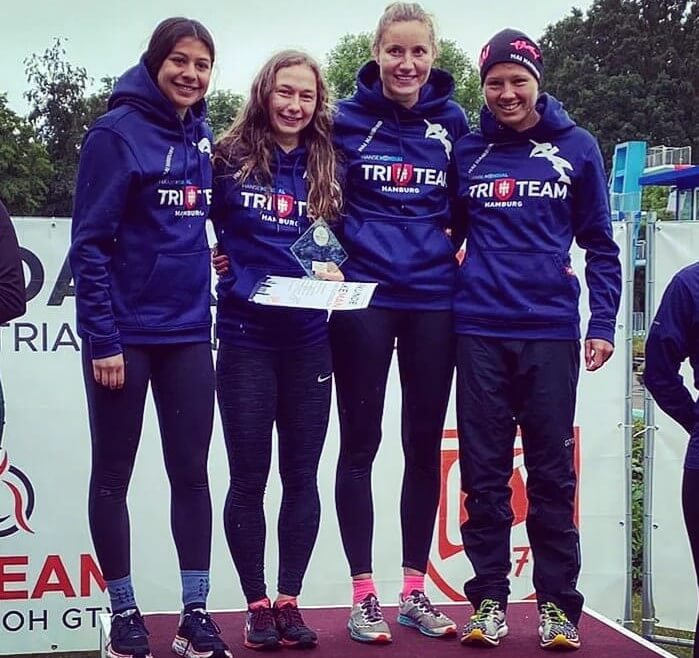 Tatjana Kortmann (2. von rechts) aus Werne schaffte mit dem Tri Team Hamburg den Aufstieg in die 1. Triathlon Bundesliga. Foto: privat