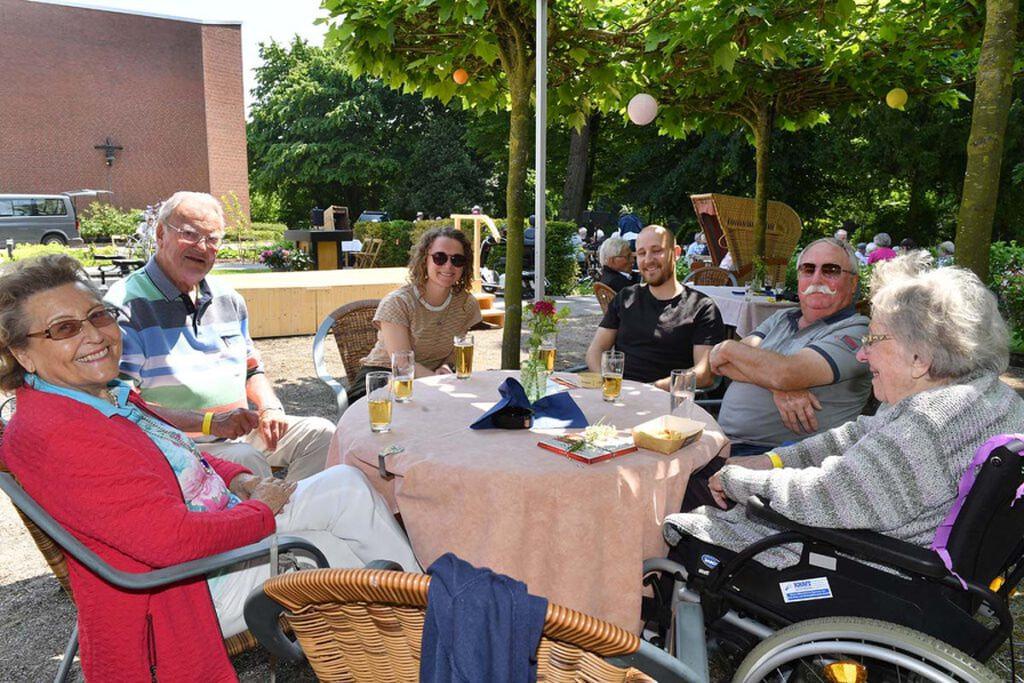 An Gottesdienst und Prozession schloss sich das Sommerfest im Garten des Seniorenzentrums St. Katharina an. Foto: MSW