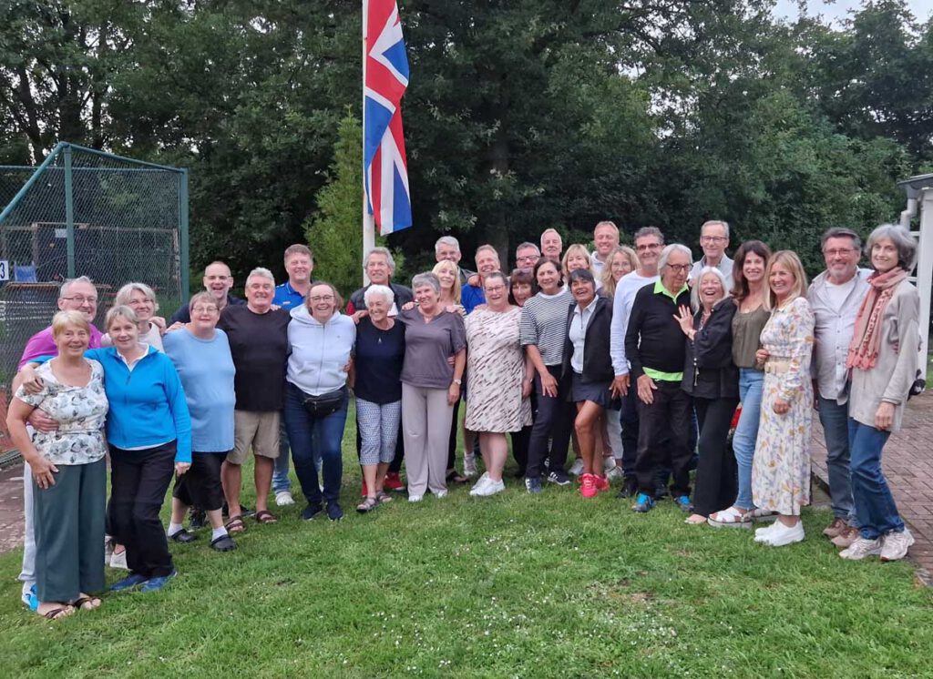 Tennis und mehr Gruppe aus Lytham St Annes beim TC Blau Weiß Werne Plus