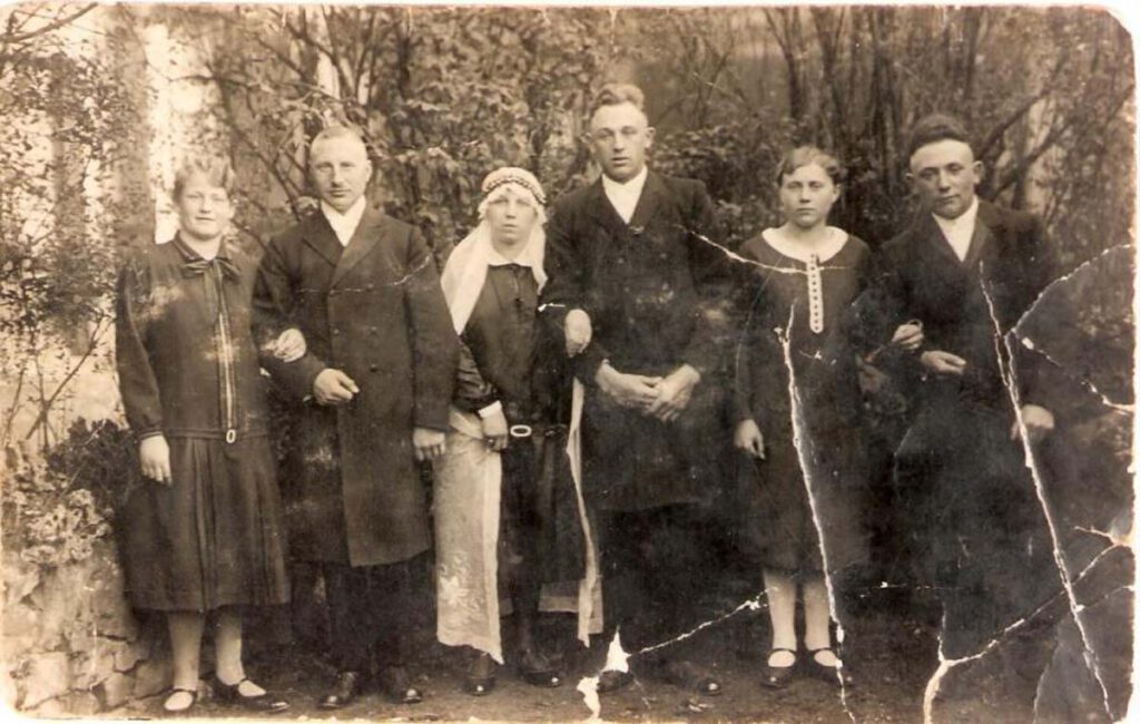 Die kirchliche Hochzeit von Wilhelm Otto Mors und Josephine Antonia Homann am 28. April 1928.  Foto: Archiv Markus Klenner