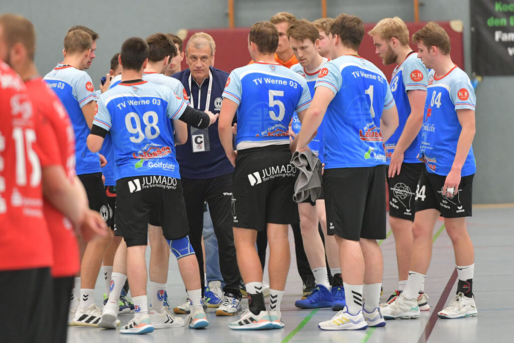 TV-Trainer Axel Taudien hatte sein Team gut auf den Gegner eingestellt. In den Auszeiten fand der Coach die richtigen Worte. Archivfoto: MSW