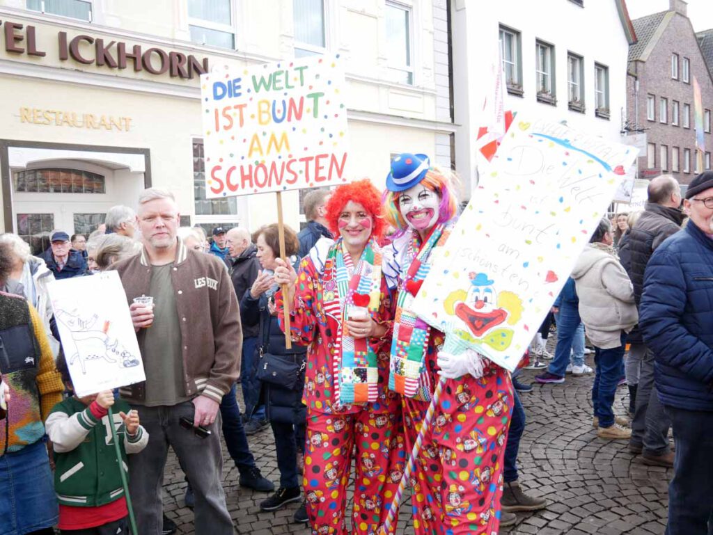 Eine bunte, aufgeschlossene Gesellschaft ist immer - und nicht nur im Karneval - die Basis der Demokratie.